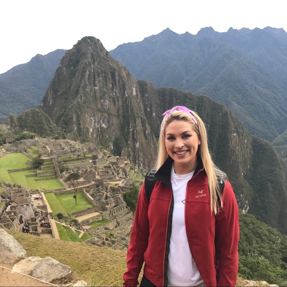 Meet your Posher, Kayla - Picture 2 of 3